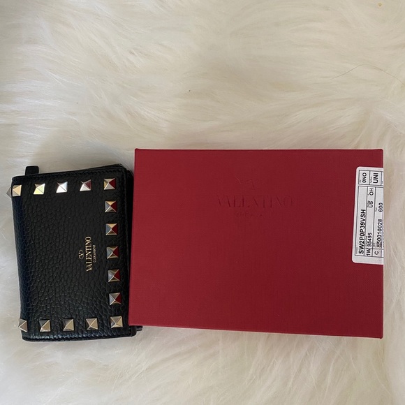 VALENTINO Compact Rockstud Grainy Calfskin Wallet - Picture 9 of 9